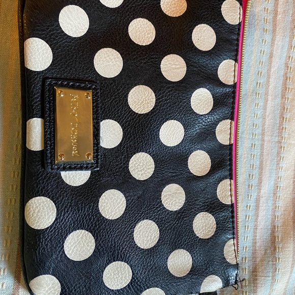 BETSEY JOHNSON Black & White
Polka Dot “J” Bownanza Wallet
Wristlet 9" x 6". - Picture 6 of 16